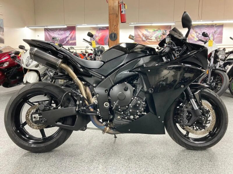 2011 Yamaha R1 Crossplane Raven