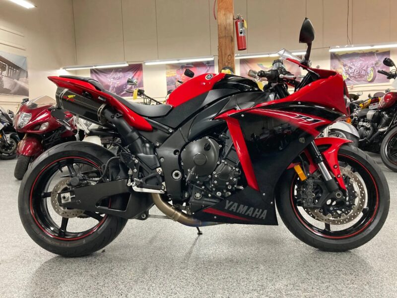 2013 Yamaha R1 RAVEN