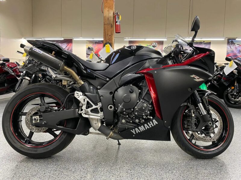 2009 Yamaha R1 Crossplane Raven