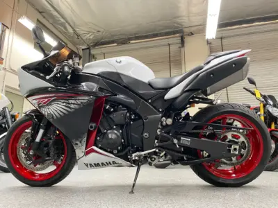 2012 Yamaha R1 RAVEN