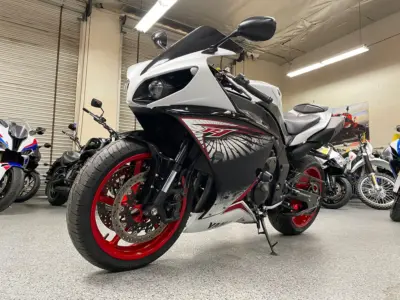 2012 Yamaha R1 RAVEN