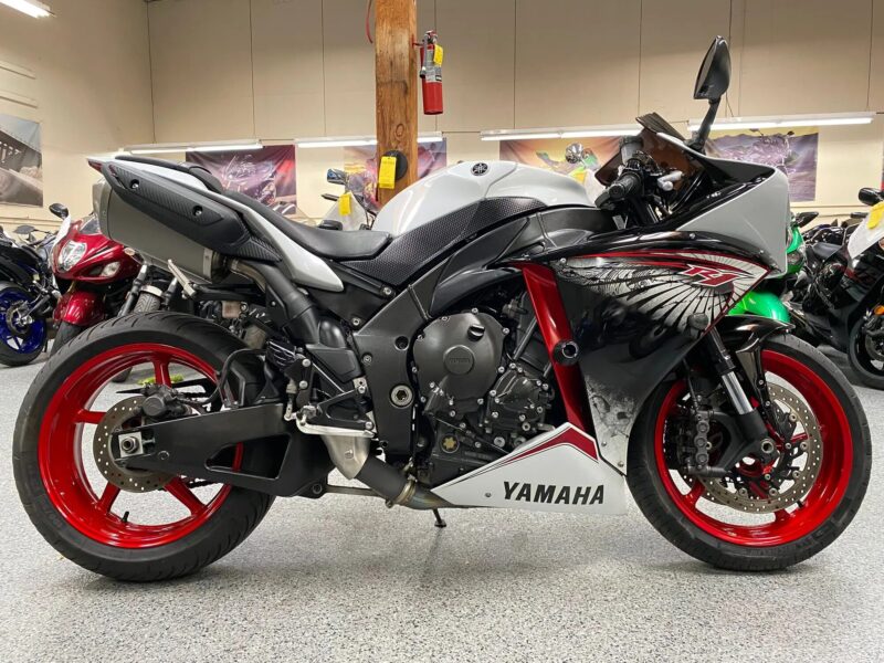 2012 Yamaha R1 RAVEN