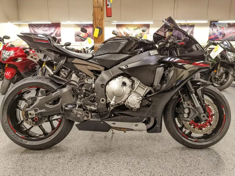 2015 Yamaha R1 RAVEN
