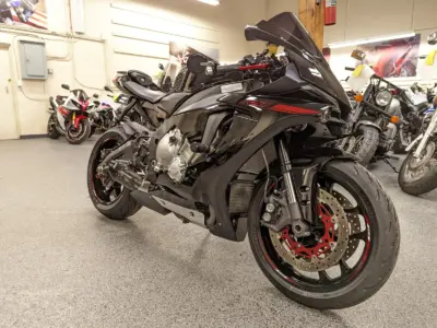 2015 Yamaha R1 RAVEN