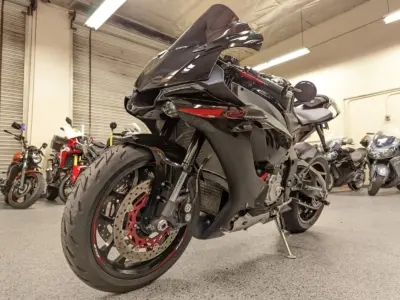 2015 Yamaha R1 RAVEN