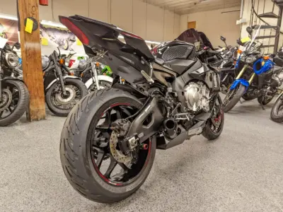 2015 Yamaha R1 RAVEN