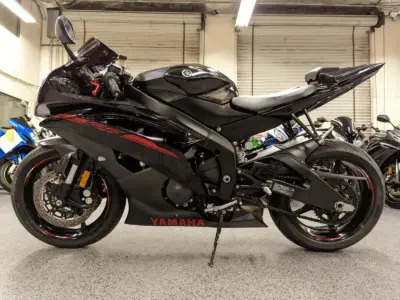 2015 Yamaha R6 RAVEN