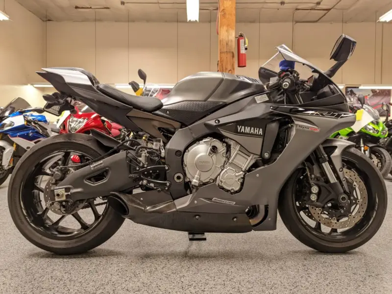 2016 Yamaha R1