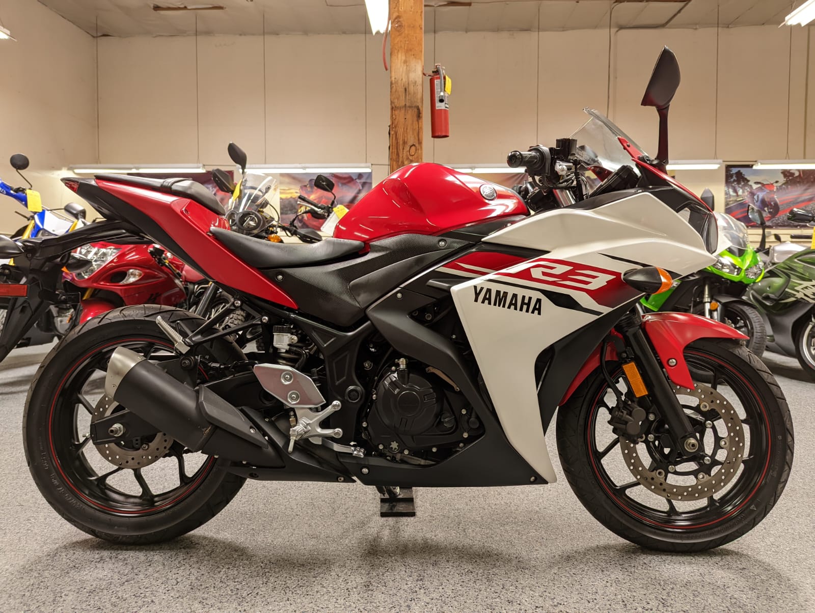 2015 Yamaha R3 - AK Motors