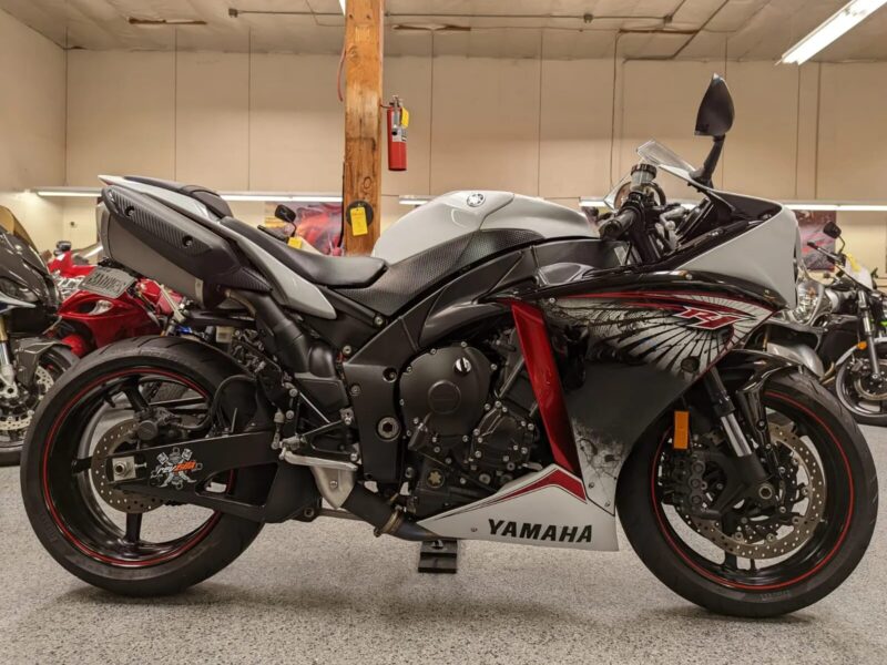 2012 Yamaha R1 RAVEN