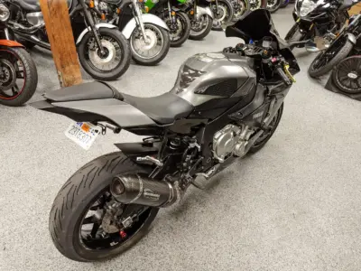 2016 Yamaha R1