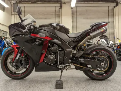 2011 Yamaha R1 Raven