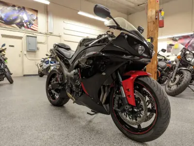 2011 Yamaha R1 Raven