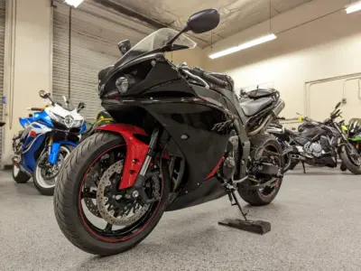 2011 Yamaha R1 Raven