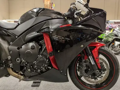 2011 Yamaha R1 Raven