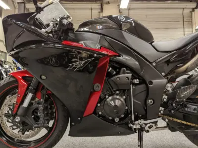 2011 Yamaha R1 Raven