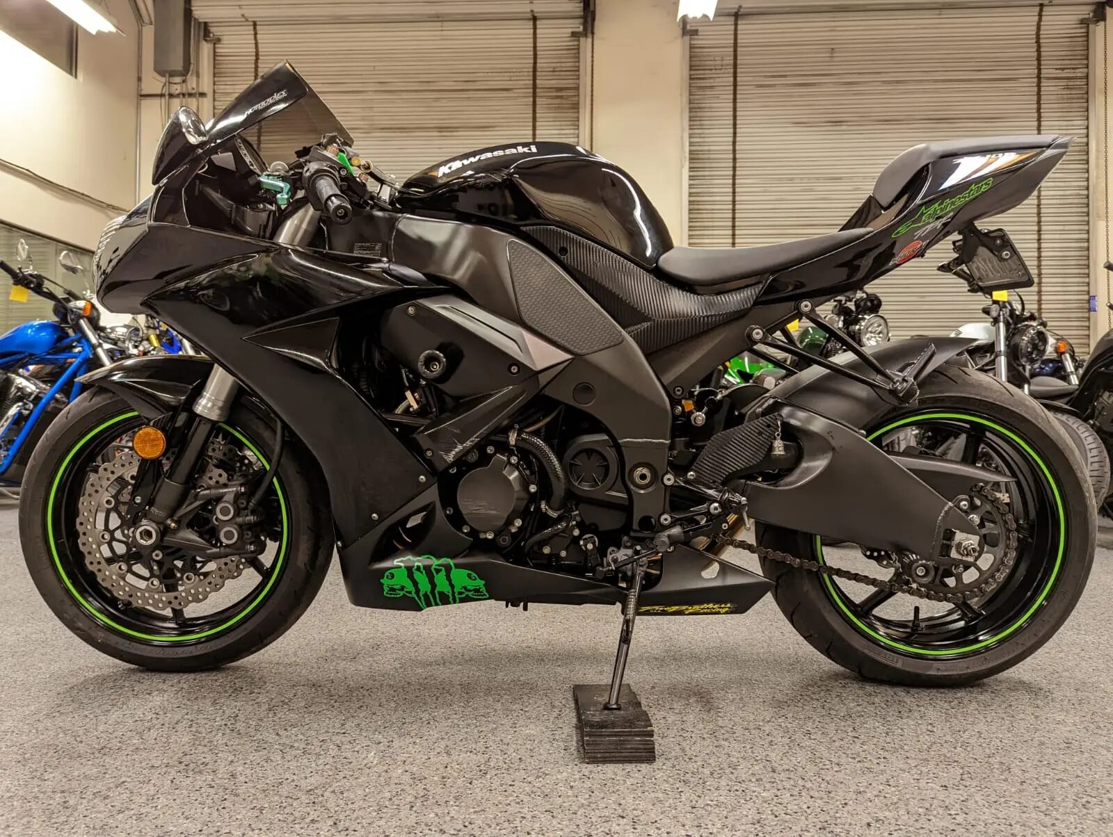 ナギ 2009 Kawasaki Ninja ZX10R - AK MotorsAK Motors
