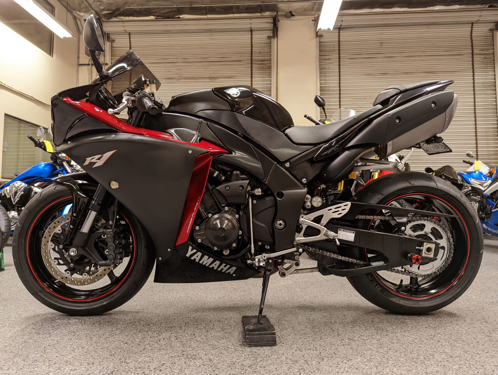 2009 Yamaha R1 Raven - AK Motors 