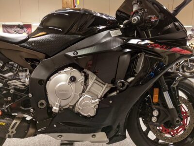 2015 Yamaha R1 RAVEN