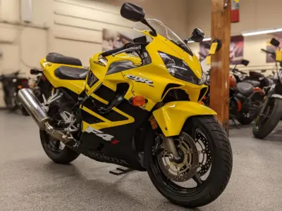2002 Honda CBR F4i ONLY 900 MILES