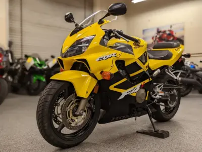 2002 Honda CBR F4i ONLY 900 MILES