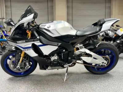 2015 Yamaha R1M