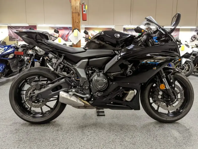2022 YAMAHA R7