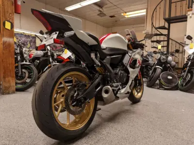 2022 YAMAHA R7 World GP 60th Anniversary Edition