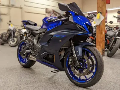 2022 YAMAHA R7