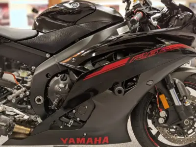 2015 Yamaha R6 RAVEN