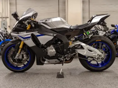 2015 Yamaha R1M