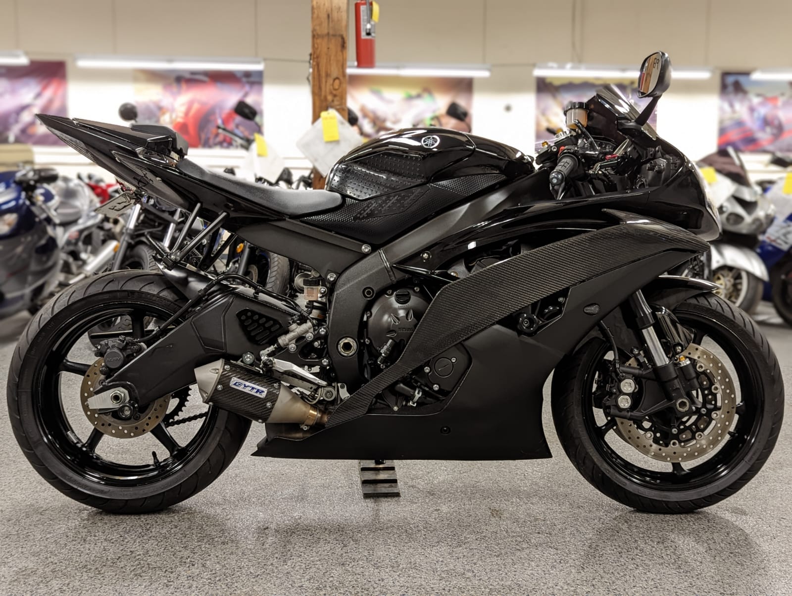 2012 Yamaha R6 Raven - AK Motors