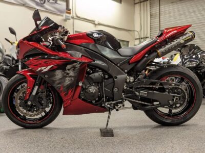 2011 Yamaha R1 Crossplane Raven