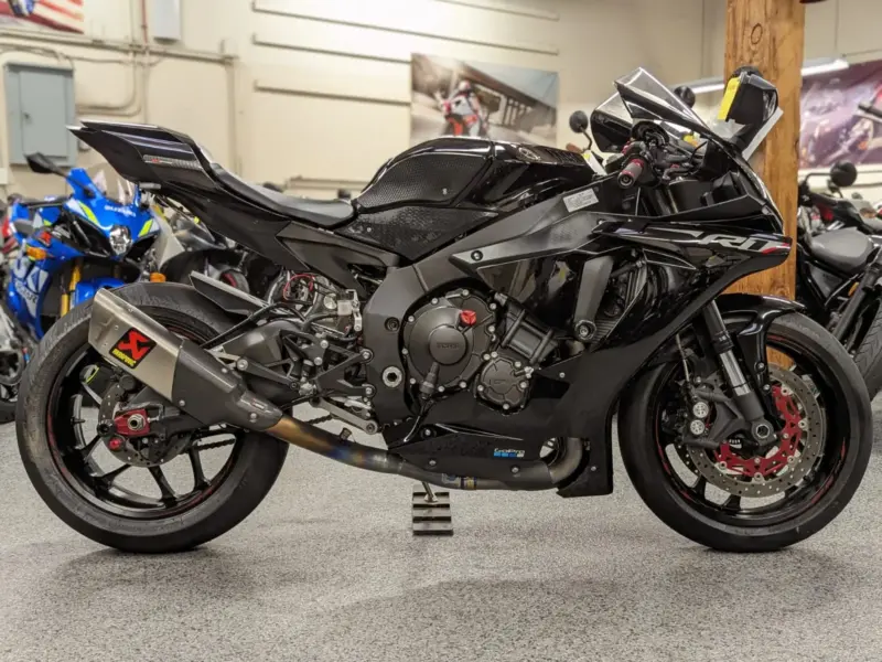 2018 Yamaha R1 RAVEN