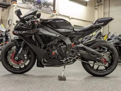 2018 Yamaha R1 RAVEN