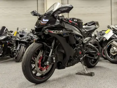 2018 Yamaha R1 RAVEN