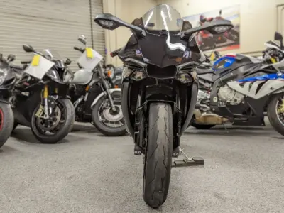 2018 Yamaha R1 RAVEN