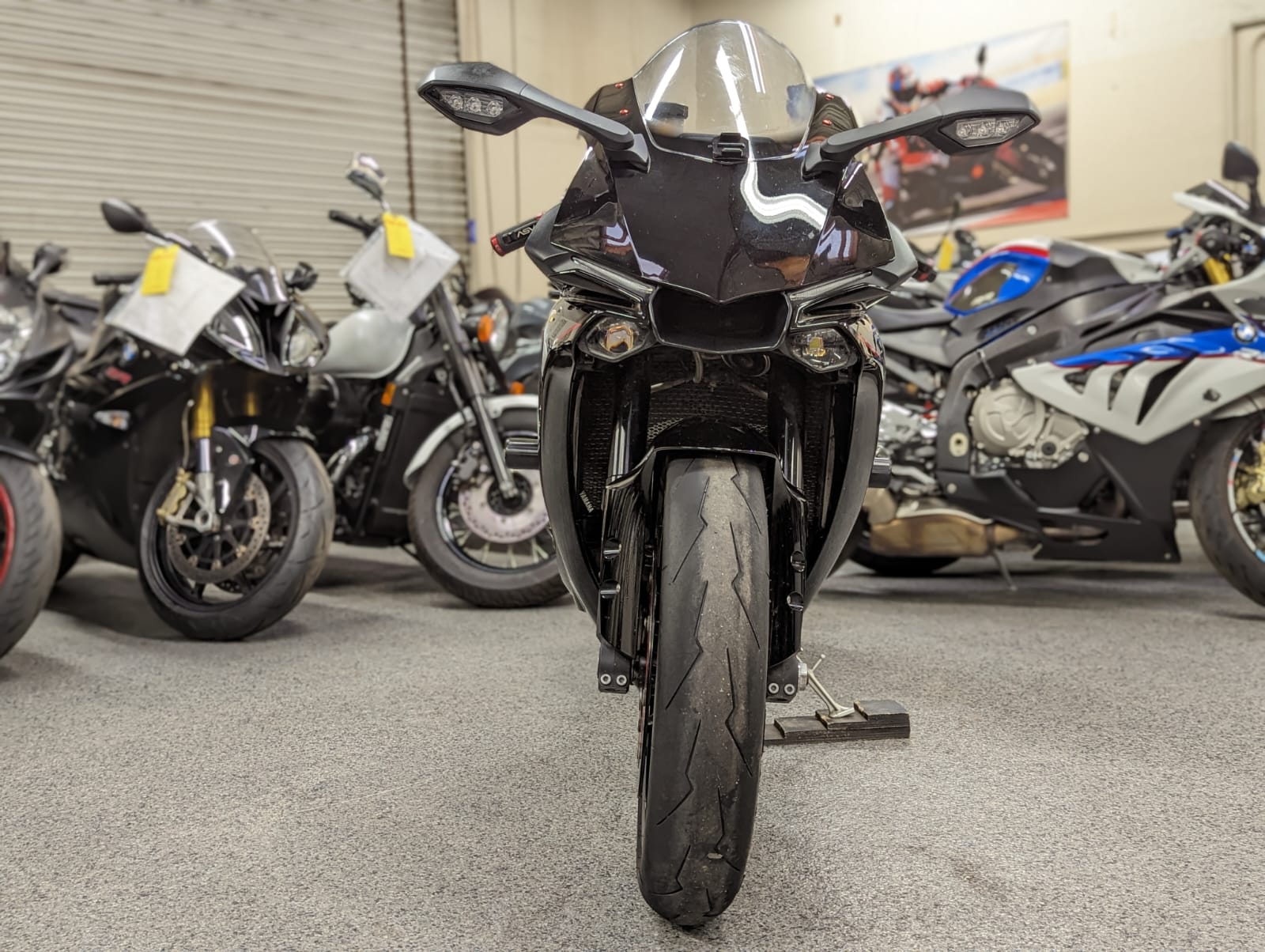 2018 Yamaha R1 RAVEN - AK MotorsAK Motors