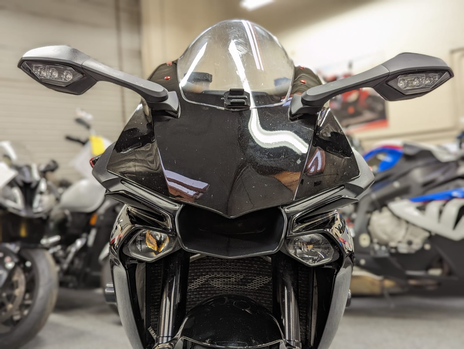 2018 Yamaha R1 RAVEN - AK MotorsAK Motors