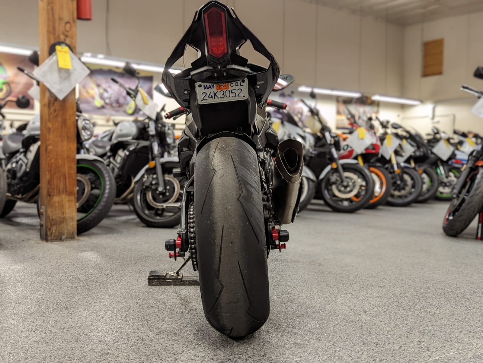 2018 Yamaha R1 RAVEN - AK MotorsAK Motors