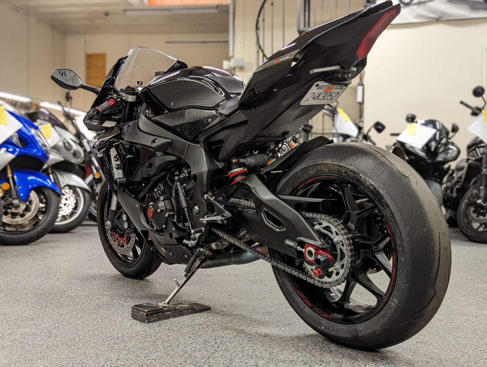 2018 Yamaha R1 RAVEN - AK MotorsAK Motors