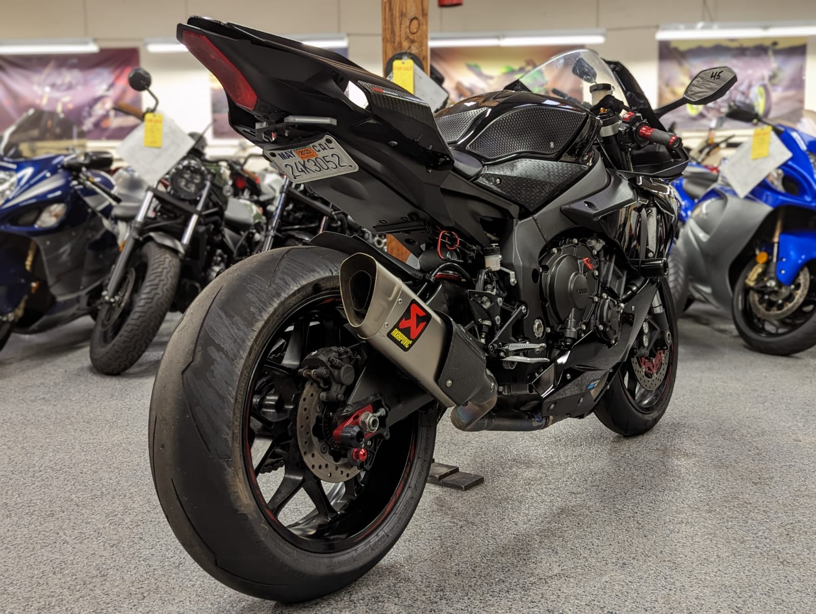 2018 Yamaha R1 RAVEN - AK MotorsAK Motors