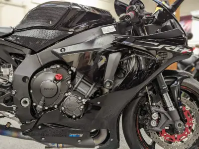 2018 Yamaha R1 RAVEN
