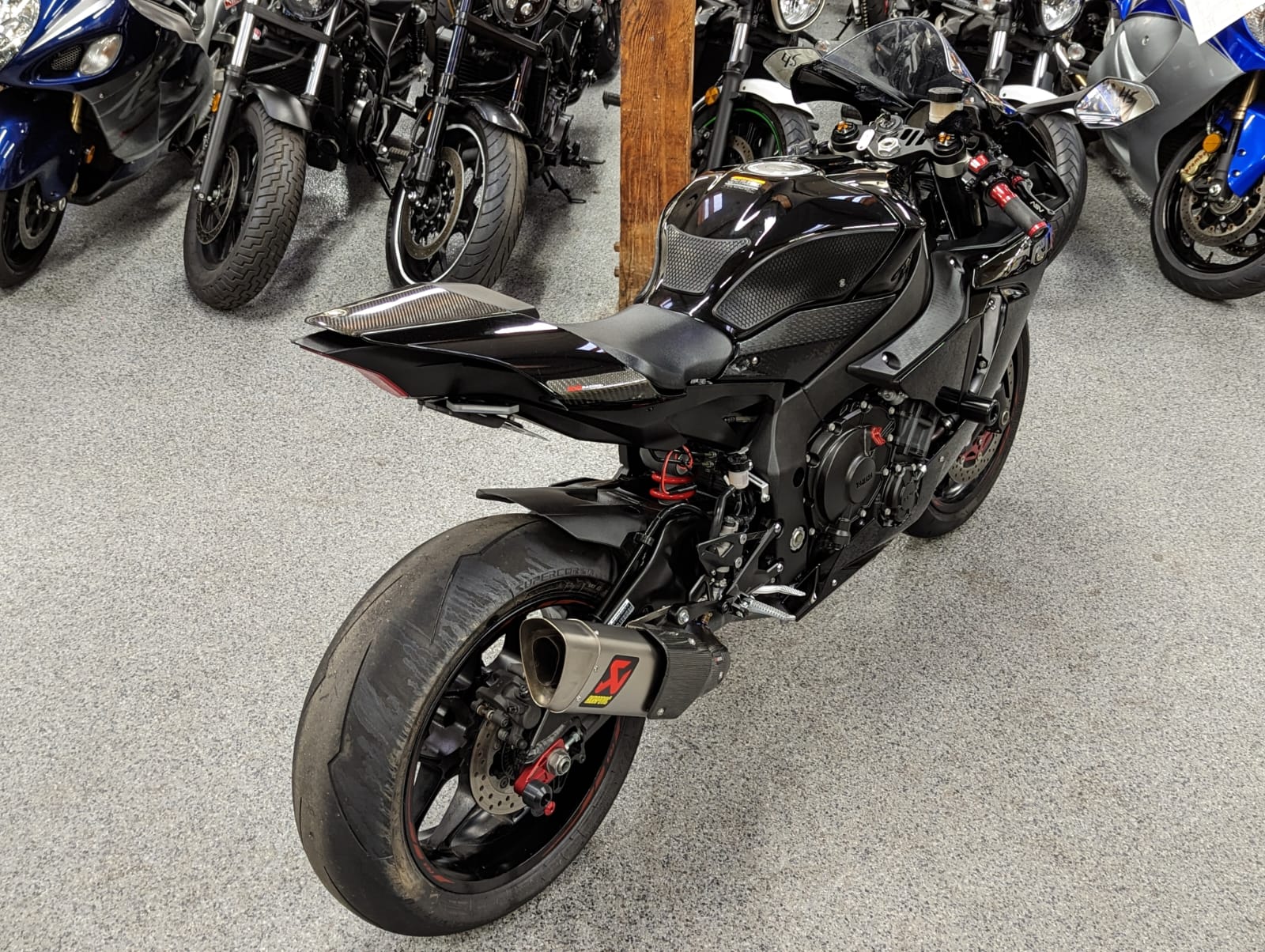 2018 Yamaha R1 RAVEN - AK MotorsAK Motors