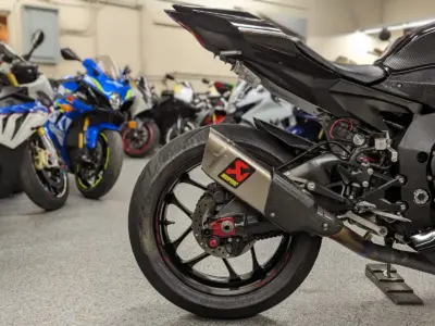 2018 Yamaha R1 RAVEN