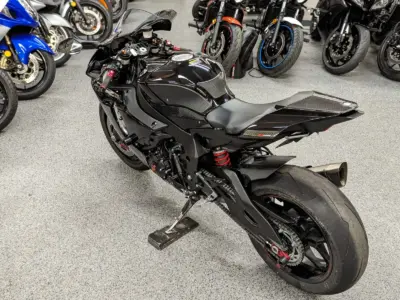 2018 Yamaha R1 RAVEN