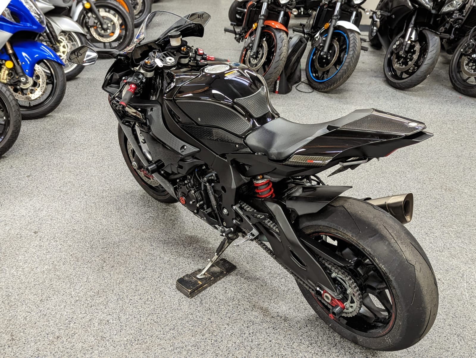 2018 Yamaha R1 RAVEN - AK MotorsAK Motors