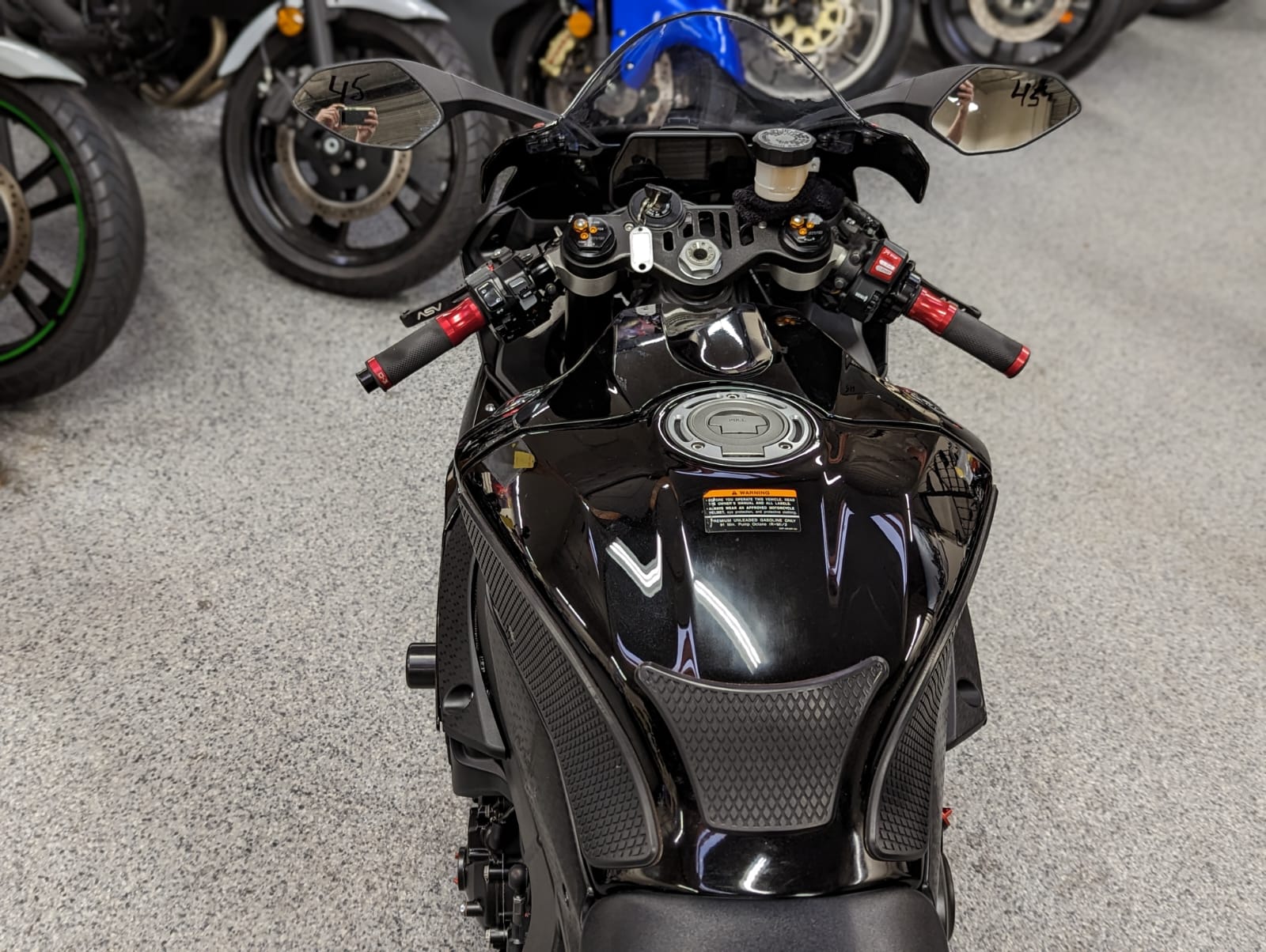 2018 Yamaha R1 RAVEN - AK MotorsAK Motors