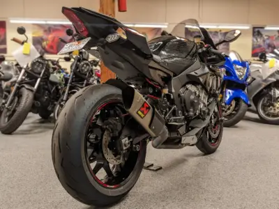 2015 Yamaha R1 RAVEN