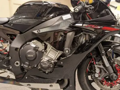 2015 Yamaha R1 RAVEN